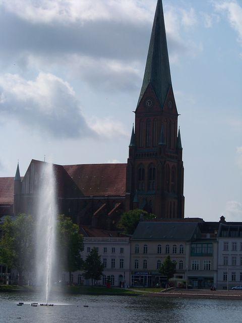 Schweriner Dom nah