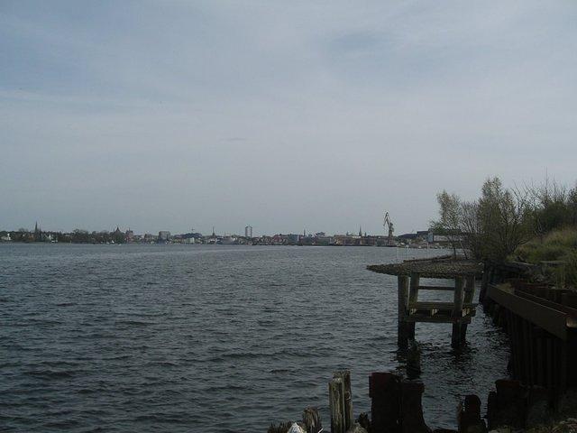 Blick vom Ufer Richtung Innenstadt